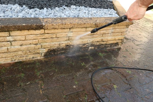 Retaining Wall Power Washing Service